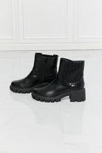 Load image into Gallery viewer, Chelsea Boots