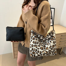 Load image into Gallery viewer, Leopard Furry Shoulder Bag
