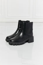 Load image into Gallery viewer, MMShoes What It Takes Lug Sole Chelsea Boots in Black
